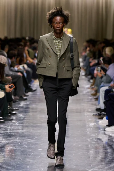 Look 32